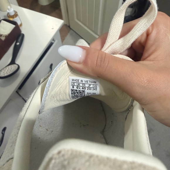 Adidas Cream and Tan Sambas - Picture 7 of 7